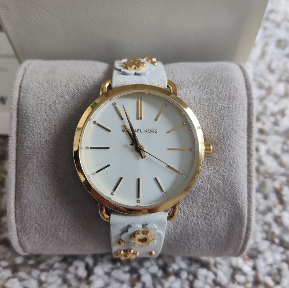 It was bought as additional accessory to backpack, but never got worn.